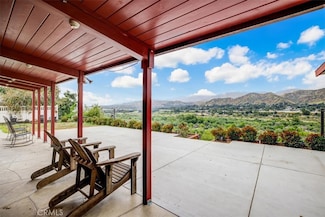 10747 Wheatland Ave, Sunland, CA 91040