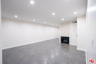 9702 Via Roma, Burbank, CA 91504
