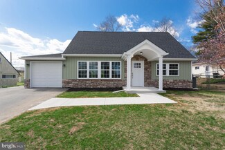 9 Cardinal Rd, Levittown, PA 19057