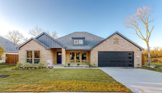 506 Mineral Wells St, Terrell, TX 75160