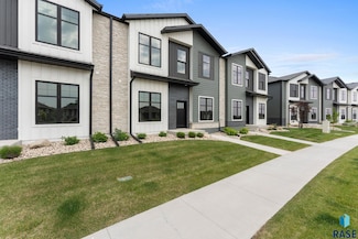 8619 W Shoreline Place, Sioux Falls, SD 57107