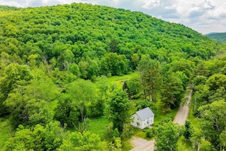 2899 W Sandgate Rd, Arlington, VT 05250