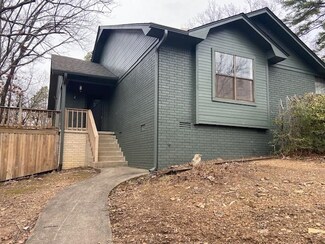 2 Woodlore Cir, Little Rock, AR 72211