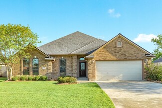 702 Moore St, Richwood, TX 77566