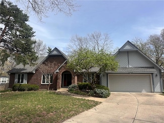 10104 Hemlock Dr, Overland Park, KS 66212