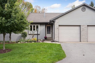 2486 Falcon Pointe Dr NW, Grand Rapids, MI 49534