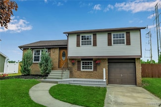 6619 Royal Pkwy N, Lockport, NY 14094