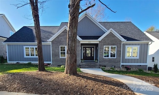 405 19th Avenue Cir NW, Hickory, NC 28601