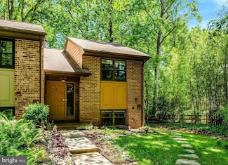 2045 Headlands Cir, Reston, VA 20191