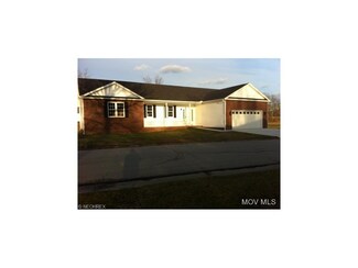 101 Woodridge Dr, Mineral Wells, WV 26150