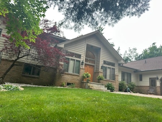 6098 Bent Tree Dr, Gaylord, MI 49735