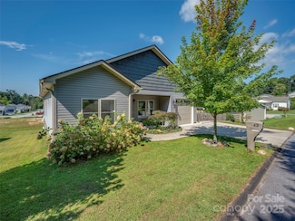 43 Middle St, Hendersonville, NC 28792