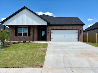 1814 Edwards St, Pea Ridge, AR 72751