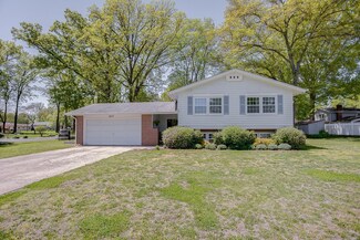 607 N 10th St, Mascoutah, IL 62258