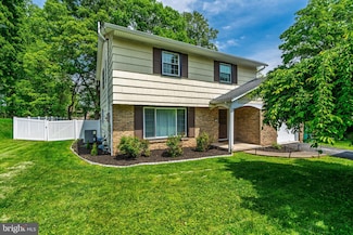 1502 Bradley Ave, Hummelstown, PA 17036