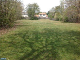 198 Flock Rd, Trenton, NJ 08619