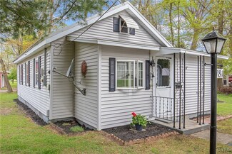 6781 Miller Rd, Verona Beach, NY 13162