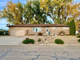 412 2nd St W, Chester, MT 59522