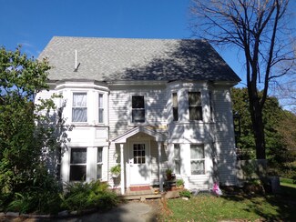 21 Hodge St, Wiscasset, ME 04578