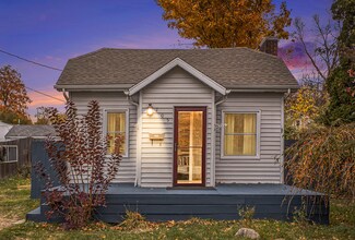 705 E Mansion St, Marshall, MI 49068
