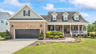 427 Meadowland Cir, Maple Hill, NC 28454