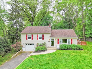 53 Millspaugh Ln, Bardonia, NY 10954