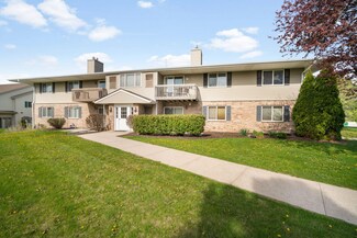 2043 Pine Ridge Ct Unit G, Grafton, WI 53024