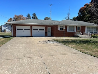 714 Maple St, Lena, IL 61048