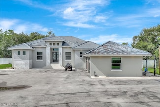 140 37th Ave NW, Naples, FL 34120