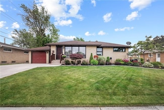 77 Angelacrest Ln, Buffalo, NY 14224