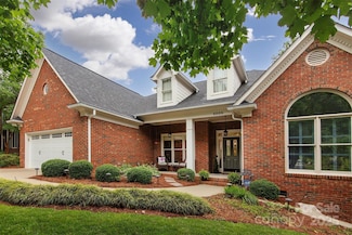 8008 Alba Ct, Charlotte, NC 28269