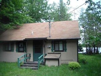 n 9274 Deep Woods Ln, Gresham, WI 54128