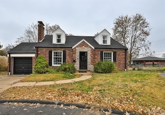 9150 Wayne Dr, Saint Louis, MO 63123