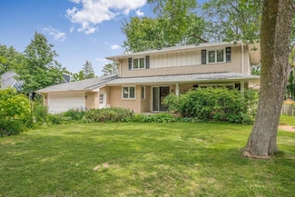 237 Campbell Dr, Hopkins, MN 55343