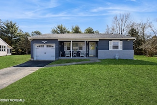 13 Willoughby Ct, Toms River, NJ 08757