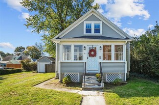 11 Mapleton St, Cranston, RI 02910