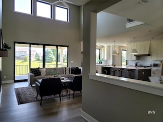 16210 Goodman Dr, Urbandale, IA 50323