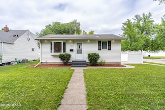 1802 9th Ave N, Grand Forks, ND 58203