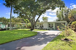 982 13th St N, Naples, FL 34102