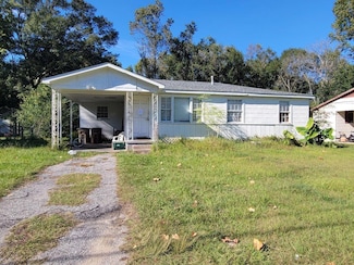 2402 N Dog River Dr, Mobile, AL 36605