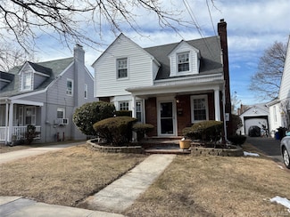 204 N Grove St, Valley Stream, NY 11580