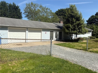16 Pennsylvania Ave, Jamestown, RI 02835