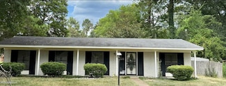 2520 Queensroad Ave, Jackson, MS 39213