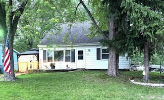 772 Fox River Rd, Valparaiso, IN 46385