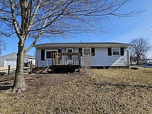 301 Donna Dr SE, Lowell, MI 49331