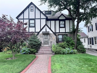 3345 160th St, Flushing, NY 11358