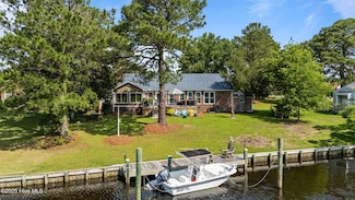 6008 Cassowary Ln, New Bern, NC 28560