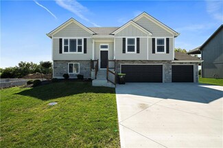11303 E 209th St, Peculiar, MO 64078