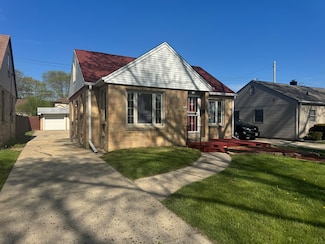 5549 N 52nd St, Milwaukee, WI 53218