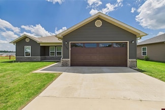 1104 Ozark Ave, Mountain Home, AR 72653